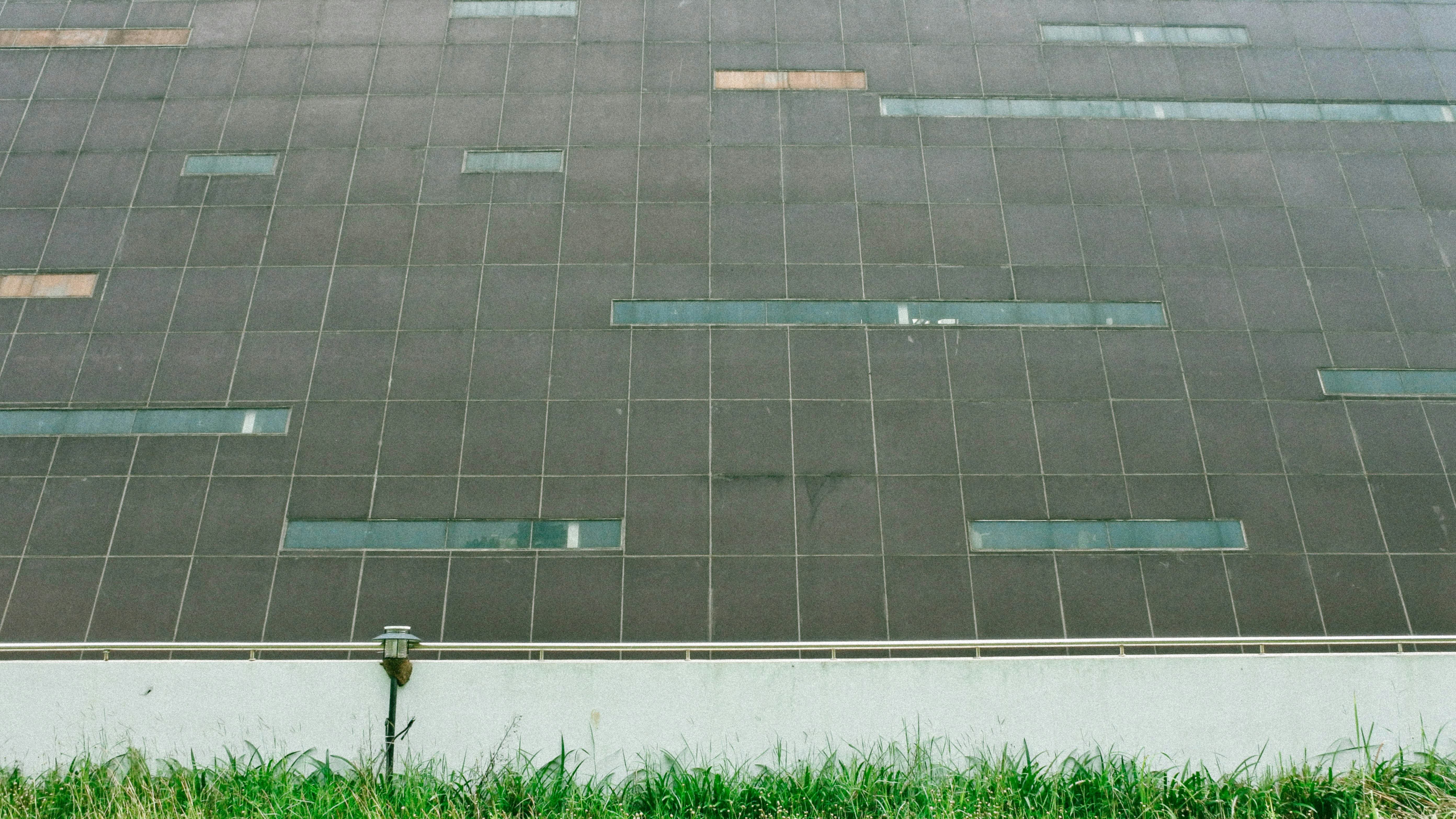 干ばつによってひび割れた地面のクローズアップ